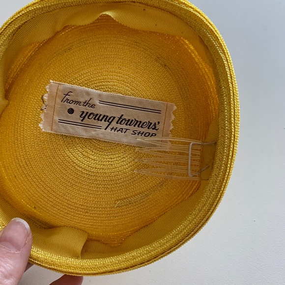 Small Yellow Hat 👒 - Picture 3 of 3